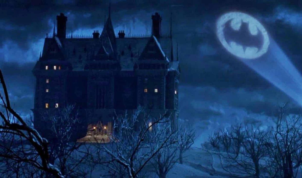 Wayne Manor di The Flash, Versi Keaton atau Affleck?